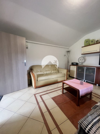 Rekreačná chata  s nádhernou záhradou a jazierkom v obľúbenej časti Komárna (Nová Osada)  blízko Váhu na PREDAJ!!