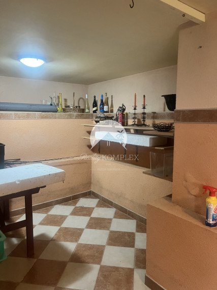 Rekreačná chata  s nádhernou záhradou a jazierkom v obľúbenej časti Komárna (Nová Osada)  blízko Váhu na PREDAJ!!