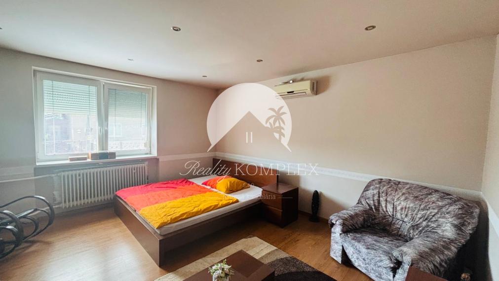 Reality KOMPLEX s.r.o. Vám EXKLUZÍVNE ponúka na predaj rodinný dom v obci Zemianska Olča