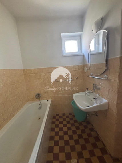 Reality KOMPLEX s.r.o. Vám EXKLUZÍVNE ponúka na predaj rodinný dom v obci Zemianska Olča