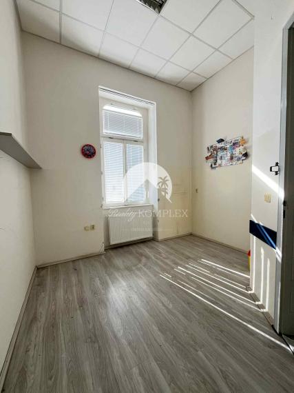 Reality KOMPLEX s.r.o Vám ponúka na prenájom nebytové priestory v rušnej lokalite mesta Komárno.