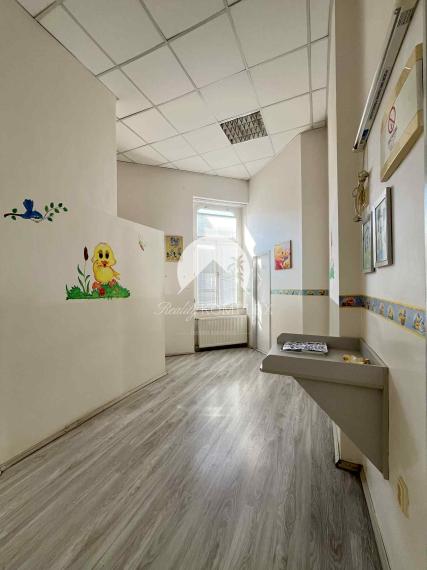 Reality KOMPLEX s.r.o Vám ponúka na prenájom nebytové priestory v rušnej lokalite mesta Komárno.