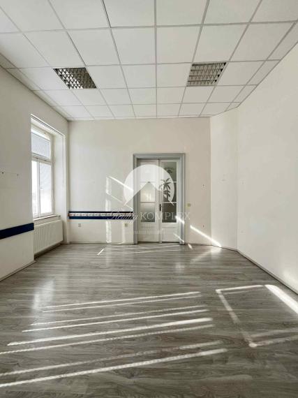 Reality KOMPLEX s.r.o Vám ponúka na prenájom nebytové priestory v rušnej lokalite mesta Komárno.