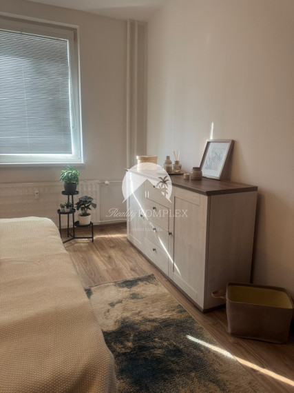 Reality KOMPLEX s.r.o., Vám ponúka 1 izbový byt vo VYHĽADÁVANEJ lokalite mesta Šurany  od spoľahlivého majiteľa!!!!