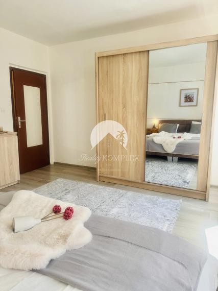 Reality KOMPLEX s.r.o., Vám ponúka 1 izbový byt vo VYHĽADÁVANEJ lokalite mesta NovéZámky  od spoľahlivého majiteľa!!!!