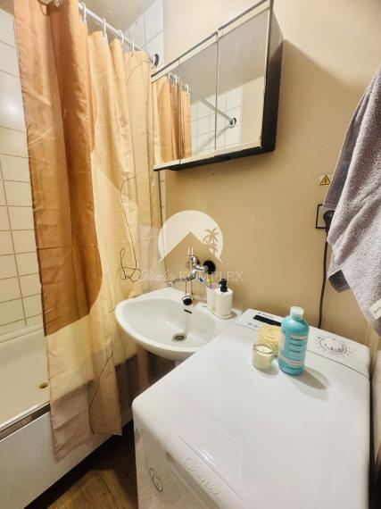 Reality KOMPLEX s.r.o., Vám ponúka 1 izbový byt vo VYHĽADÁVANEJ lokalite mesta NovéZámky  od spoľahlivého majiteľa!!!!