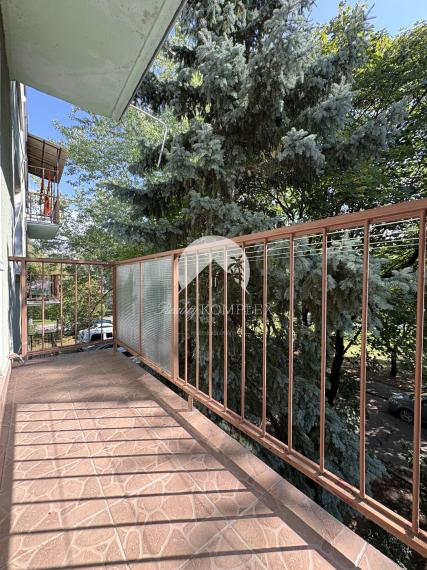 Pozor veľká zľava!! Reality KOMPLEX s.r.o. Vám ponúka na PREDAJ priestranný, zrekonštruovaný  3 izbový byt s bakónom na najlepšej adrese v meste Hurbanovo !!!