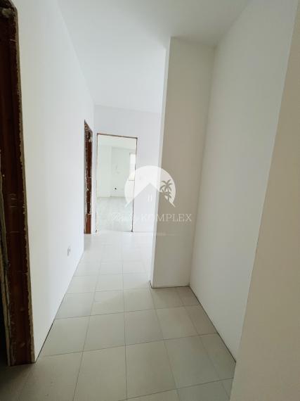 Reality KOMPLEX s.r.o., Vám ponúka na predaj moderný 3-izbový byt s balkónom a vlastnou záhradou v štvorbytovke v Dunajskej Strede