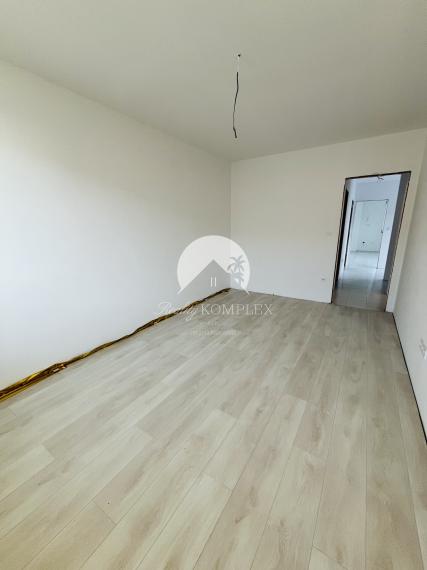 Reality KOMPLEX s.r.o., Vám ponúka na predaj moderný 3-izbový byt s balkónom a vlastnou záhradou v štvorbytovke v Dunajskej Strede