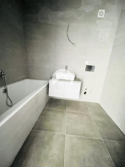 Reality KOMPLEX s.r.o., Vám ponúka na predaj moderný 3-izbový byt s balkónom a vlastnou záhradou v štvorbytovke v Dunajskej Strede