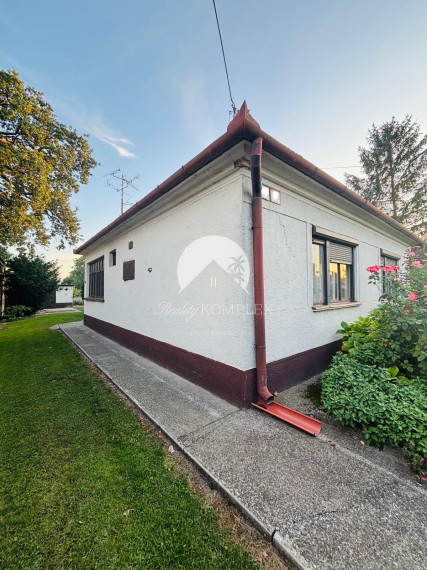 Reality KOMPLEX s.r.o. Vám ponúka EXKLUZÍVNE na predaj rodinný dom v obci Zemianska Olča.