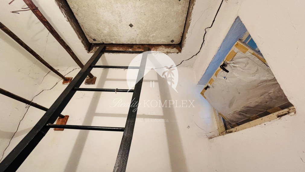 Reality KOMPLEX s.r.o. Vám ponúka EXKLUZÍVNE na predaj rodinný dom v obci Zemianska Olča.