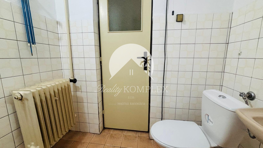 Reality KOMPLEX s.r.o. Vám ponúka EXKLUZÍVNE na predaj rodinný dom v obci Zemianska Olča.