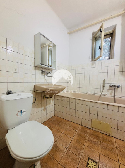 Reality KOMPLEX s.r.o. Vám ponúka EXKLUZÍVNE na predaj rodinný dom v obci Zemianska Olča.