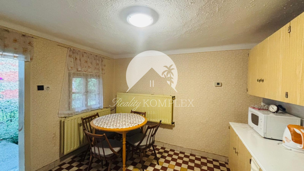 Reality KOMPLEX s.r.o. Vám ponúka EXKLUZÍVNE na predaj rodinný dom v obci Zemianska Olča.