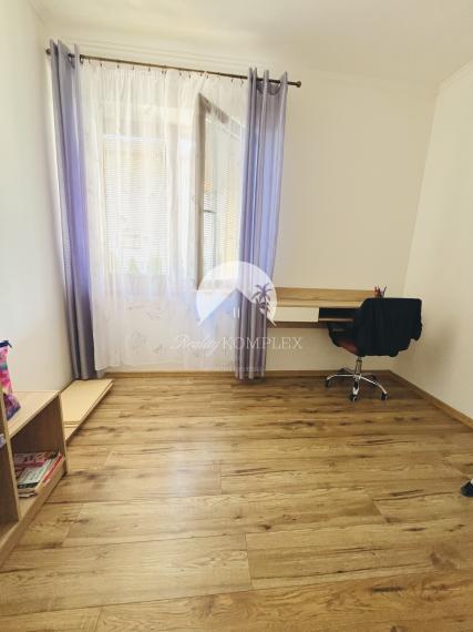 Reality KOMPLEX s.r.o., Vám ponúka na predaj moderný 4-izbový rodinný dom v obci Sokolce