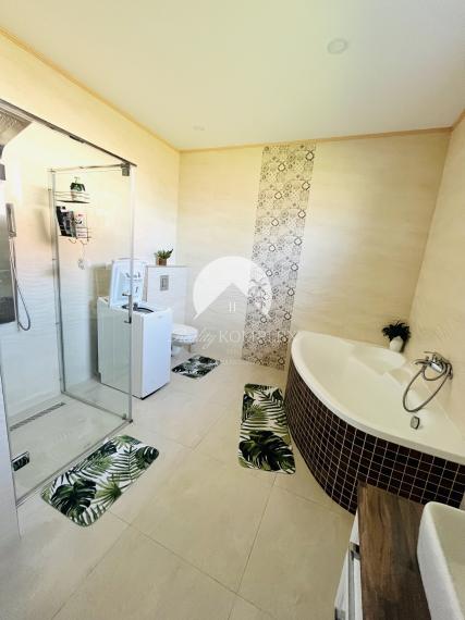 Reality KOMPLEX s.r.o., Vám ponúka na predaj moderný 4-izbový rodinný dom v obci Sokolce