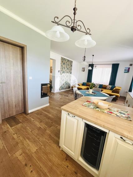 Reality KOMPLEX s.r.o., Vám ponúka na predaj moderný 4-izbový rodinný dom v obci Sokolce