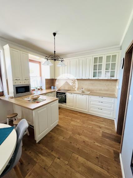 Reality KOMPLEX s.r.o., Vám ponúka na predaj moderný 4-izbový rodinný dom v obci Sokolce