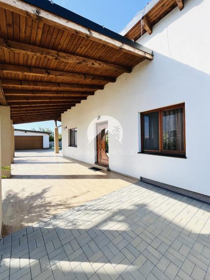 Reality KOMPLEX s.r.o., Vám ponúka na predaj moderný 4-izbový rodinný dom v obci Sokolce