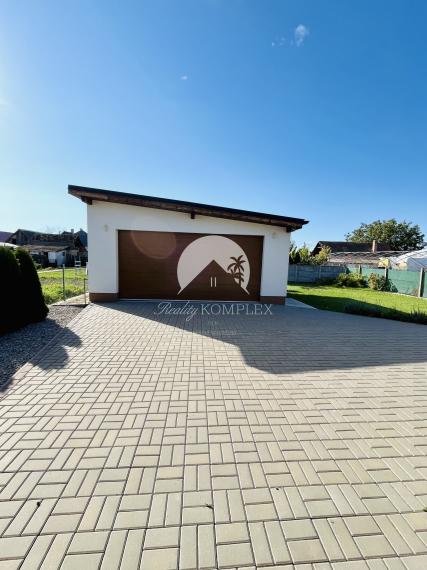 Reality KOMPLEX s.r.o., Vám ponúka na predaj moderný 4-izbový rodinný dom v obci Sokolce