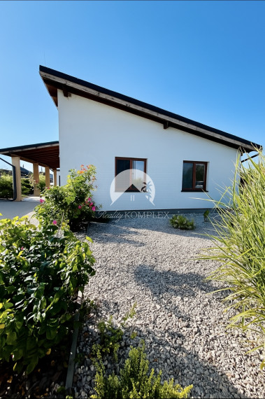 Reality KOMPLEX s.r.o., Vám ponúka na predaj moderný 4-izbový rodinný dom v obci Sokolce