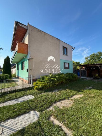 Reality KOMPLEX s.r.o. Vám EXKLUZÍVNE ponúka na predaj priestranný, poschodový 5-izbový rodinný dom v obci Holiare