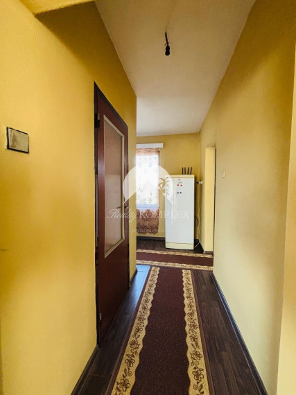 Reality KOMPLEX s.r.o. Vám EXKLUZÍVNE ponúka na predaj priestranný, poschodový 5-izbový rodinný dom v obci Holiare