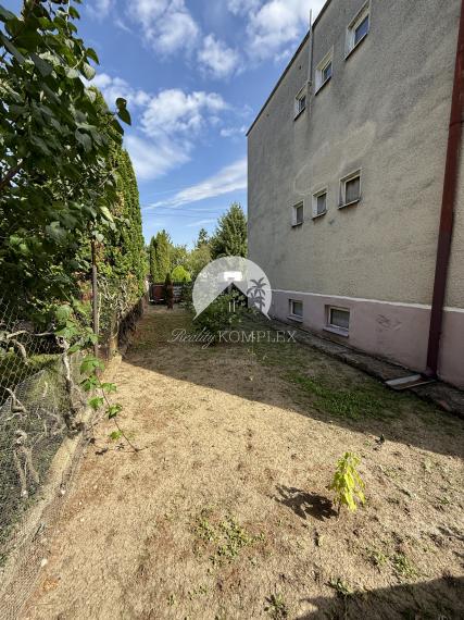 Reality KOMPLEX s.r.o. Vám EXKLUZÍVNE ponúka na predaj poschodový rodinný dom v obci Tešedíkovo!