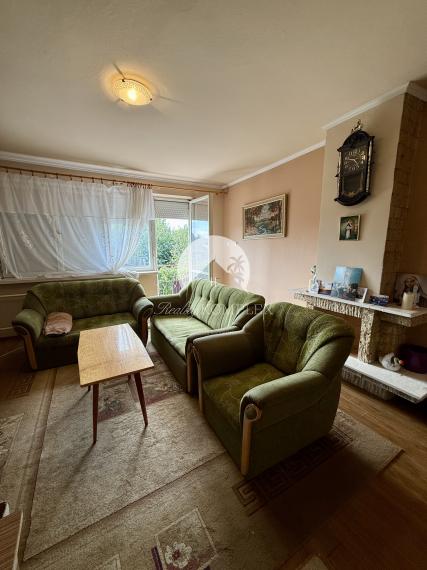 Reality KOMPLEX s.r.o. Vám EXKLUZÍVNE ponúka na predaj poschodový rodinný dom v obci Tešedíkovo!