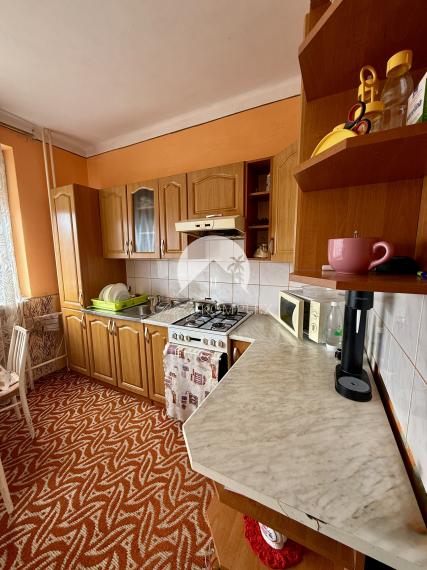 Reality KOMPLEX s.r.o. Vám EXKLUZÍVNE ponúka na predaj poschodový rodinný dom v obci Tešedíkovo!