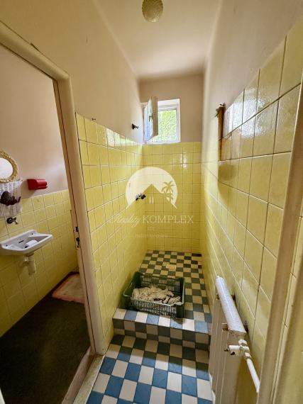 Reality KOMPLEX s.r.o. Vám EXKLUZÍVNE ponúka na predaj poschodový rodinný dom v obci Tešedíkovo!