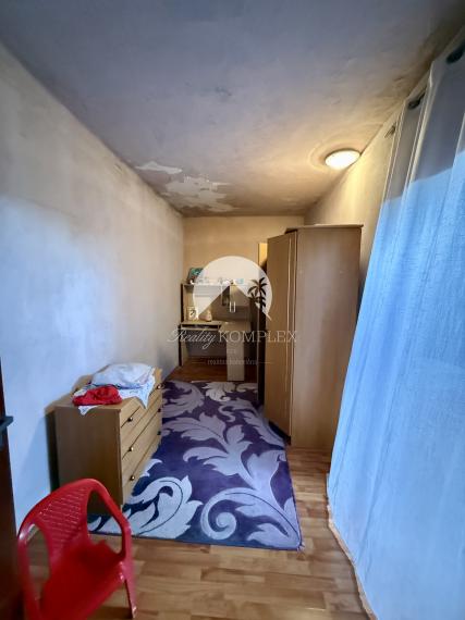 Reality KOMPLEX s.r.o. Vám EXKLUZÍVNE ponúka na predaj poschodový rodinný dom v obci Tešedíkovo!