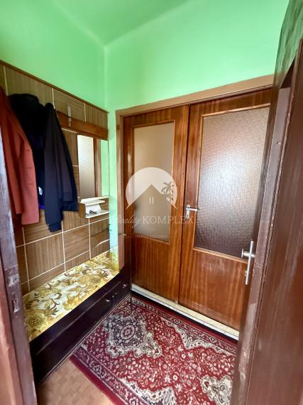 Reality KOMPLEX s.r.o. Vám EXKLUZÍVNE ponúka na predaj poschodový rodinný dom v obci Tešedíkovo!