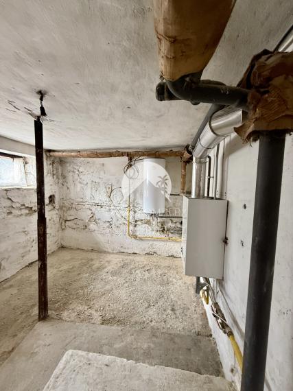 Reality KOMPLEX s.r.o. Vám EXKLUZÍVNE ponúka na predaj poschodový rodinný dom v obci Tešedíkovo!