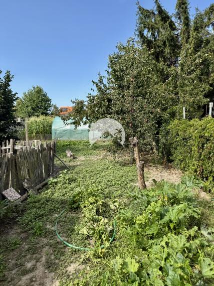 Reality KOMPLEX s.r.o. Vám EXKLUZÍVNE ponúka na predaj poschodový rodinný dom v obci Tešedíkovo!