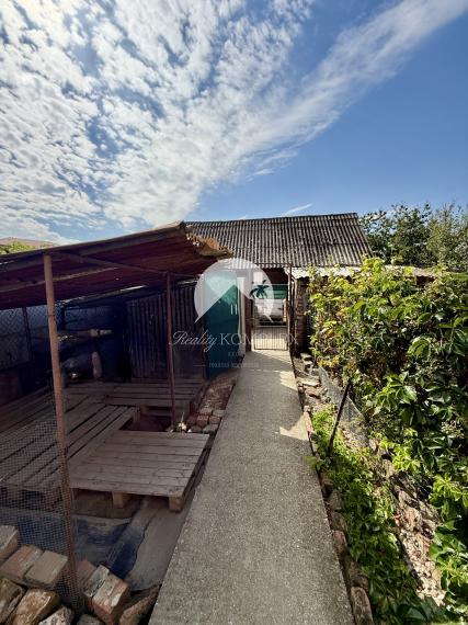 Reality KOMPLEX s.r.o. Vám EXKLUZÍVNE ponúka na predaj poschodový rodinný dom v obci Tešedíkovo!