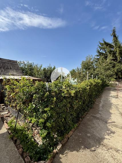 Reality KOMPLEX s.r.o. Vám EXKLUZÍVNE ponúka na predaj poschodový rodinný dom v obci Tešedíkovo!