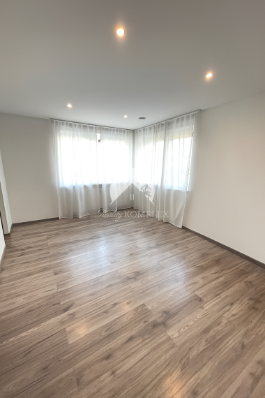 Reality KOMPLEX s.r.o. Vám ponúka rodinný dom s veľkým pozemkom vo Veľkom Blahove NA PREDAJ