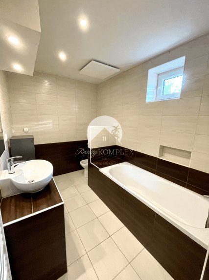 Reality KOMPLEX s.r.o. Vám ponúka rodinný dom s veľkým pozemkom vo Veľkom Blahove NA PREDAJ