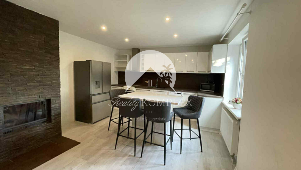 Reality KOMPLEX s.r.o. Vám ponúka rodinný dom s veľkým pozemkom vo Veľkom Blahove NA PREDAJ