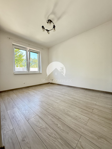 Reality KOMPLEX s.r.o. Vám ponúka na predaj rodinný dom v obci Okoč!