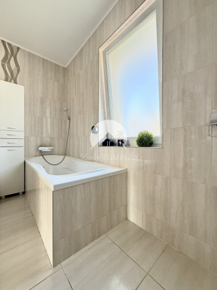 Reality KOMPLEX s.r.o. Vám ponúka na predaj rodinný dom v obci Okoč!