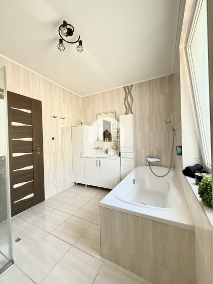 Reality KOMPLEX s.r.o. Vám ponúka na predaj rodinný dom v obci Okoč!