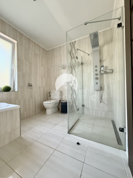 Reality KOMPLEX s.r.o. Vám ponúka na predaj rodinný dom v obci Okoč!