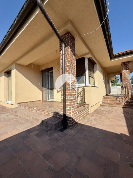 Reality KOMPLEX s.r.o. Vám ponúka na predaj rodinný dom v obci Okoč!