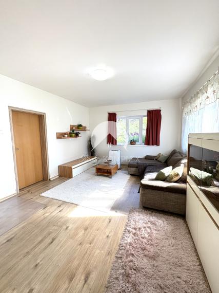 Reality KOMPLEX s.r.o. ponúka na PRENÁJOM 2 izbový zariadený pekný rodinný dom so záhradou  v obci Trávnik !!!