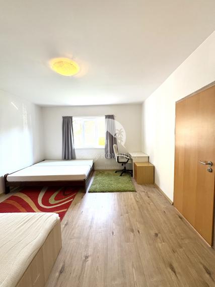 Reality KOMPLEX s.r.o. ponúka na PRENÁJOM 2 izbový zariadený pekný rodinný dom so záhradou  v obci Trávnik !!!