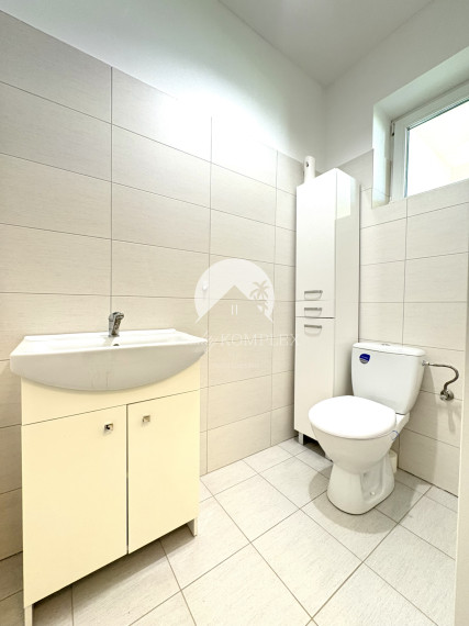 Reality KOMPLEX s.r.o., ponúka na PREDAJ luxusný nadštandardný rodinný dom s relaxačnou záhradou v tichej a obľúbenej lokalite FLORIDA VILLA PARK v meste Dunajská Streda !!!