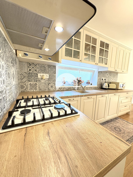 Reality KOMPLEX s.r.o., ponúka na PREDAJ luxusný nadštandardný rodinný dom s relaxačnou záhradou v tichej a obľúbenej lokalite FLORIDA VILLA PARK v meste Dunajská Streda !!!